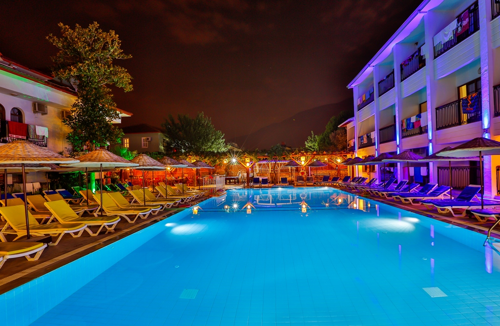 Golden Life Blue & Green Hotel